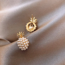 Load image into Gallery viewer, Pineapple Pearl Earrings
