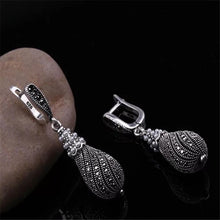 Load image into Gallery viewer, Black &amp; Pearl Set
