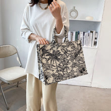 Load image into Gallery viewer, Floral Purse

