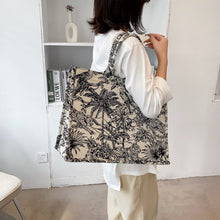 Load image into Gallery viewer, Floral Purse

