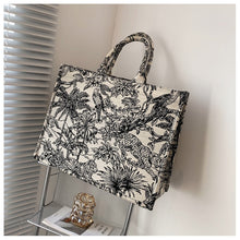 Load image into Gallery viewer, Floral Purse
