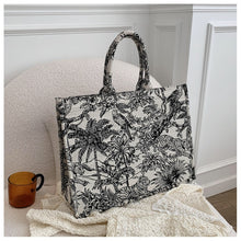 Load image into Gallery viewer, Floral Purse
