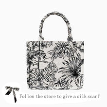 Load image into Gallery viewer, Floral Purse
