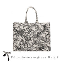 Load image into Gallery viewer, Floral Purse
